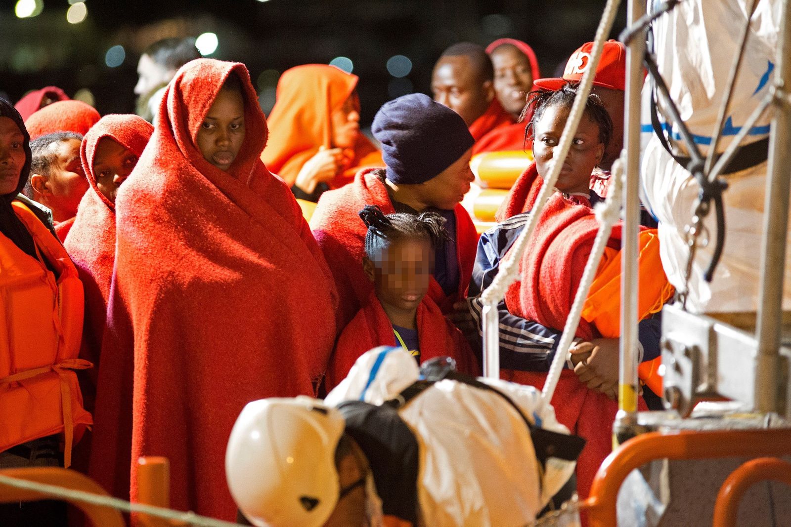 Otro grupo de inmigrantes que llegó a Motril recientemente.