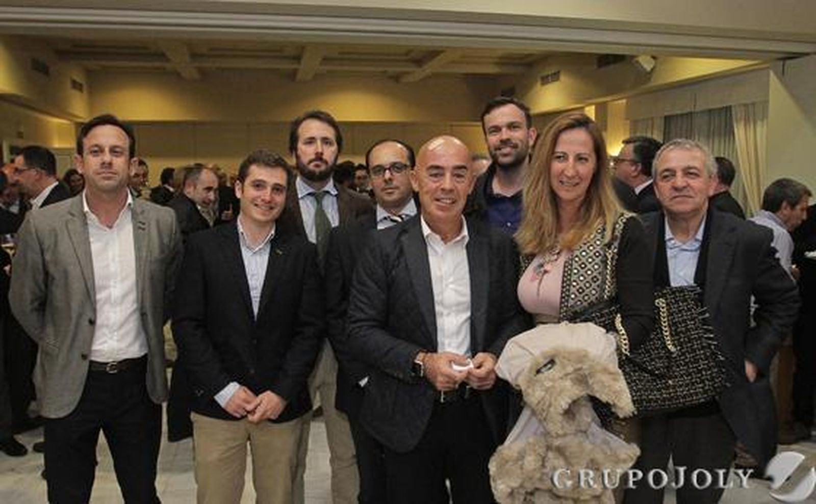 Trabajadores de diferentes departamentos de APMTerminals junto a representantes de Adecco y Kalmar. Juan Antonio Rodríguez, Javier Jaén, Eduardo Sánchez, José Miguel Carreño, Daniel Jover y Carlos García (APM Terminals) junto a Mari Ángeles García (Adecco) y Juan Hernández (Kalmar). 

Foto: Erasmo Fenoy