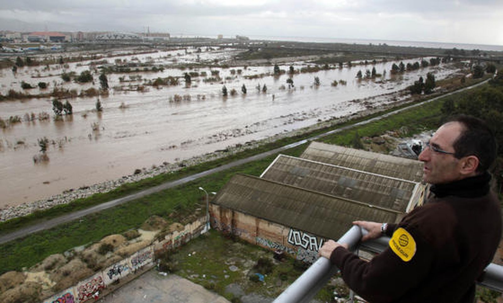 El río Guadalhorce, desbordado en Málaga.

Foto: Migue Fernández, Sergio Camacho, Agencias
