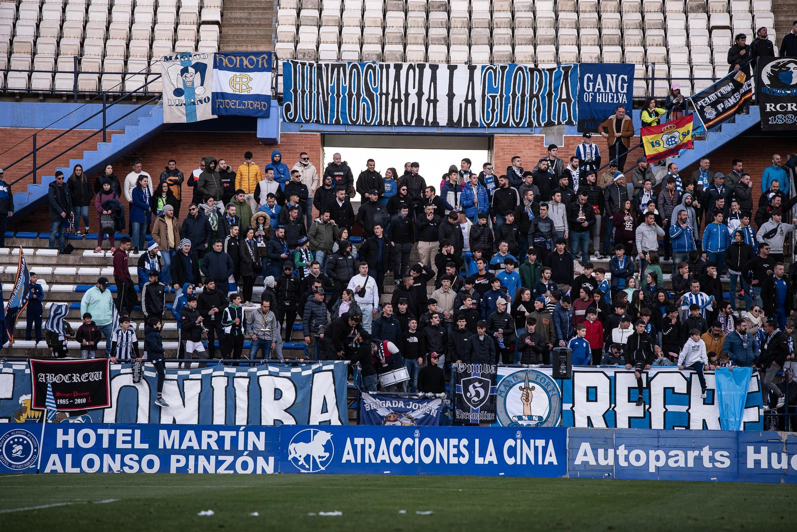 Imágenes de la afición en el Recreativo - San Roque