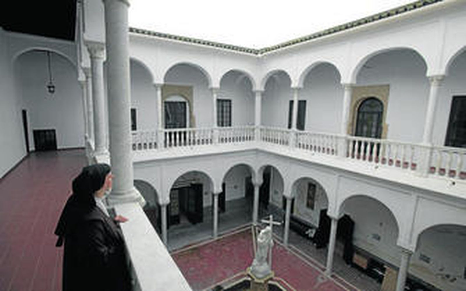 El claustro del monasterio de San José del Carmen ya se encuentra libre de andamios y estabilizado.