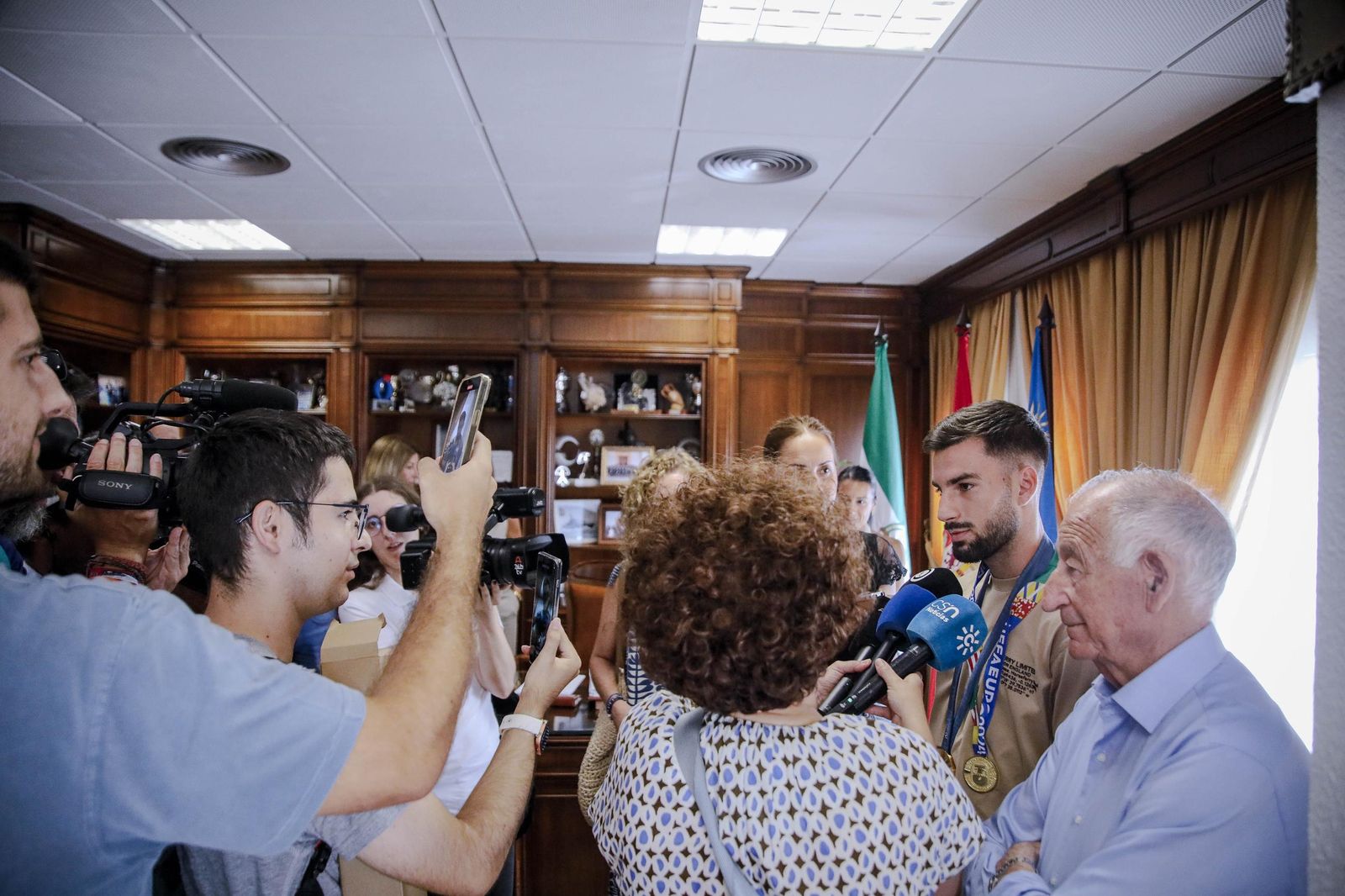 Álex Baena en el Ayto de Roquetas de Mar, en imágenes