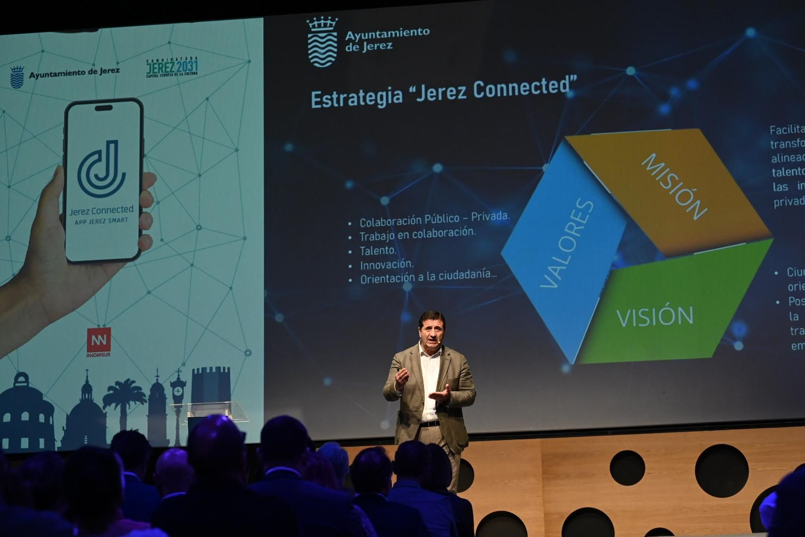 Un momento de la presentación de la aplicación. Un momento de la presentación de la aplicación.