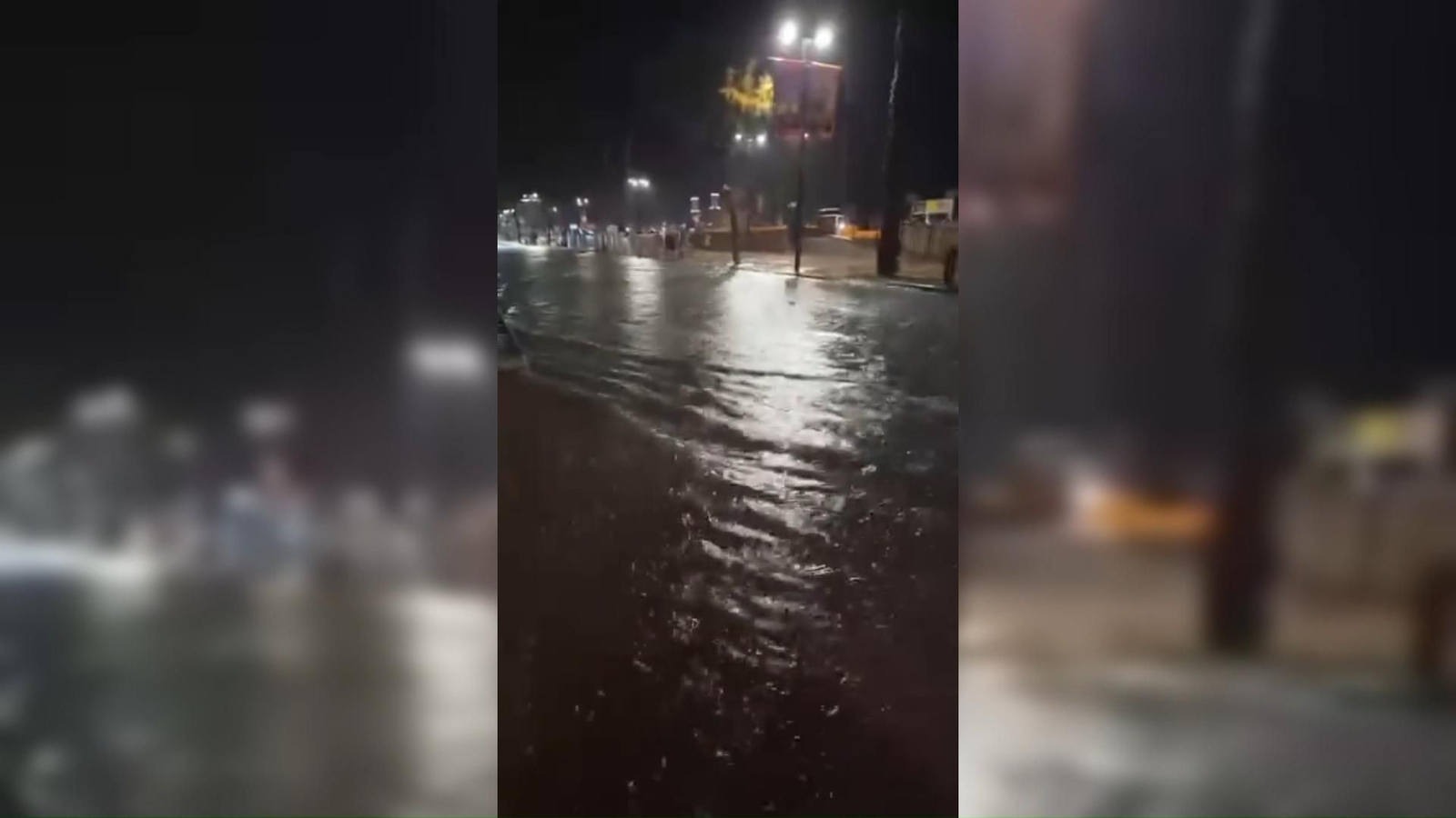 El Paseo Marítimo de Fuengirola lleno de agua en la madrugada de aviso amarillo
