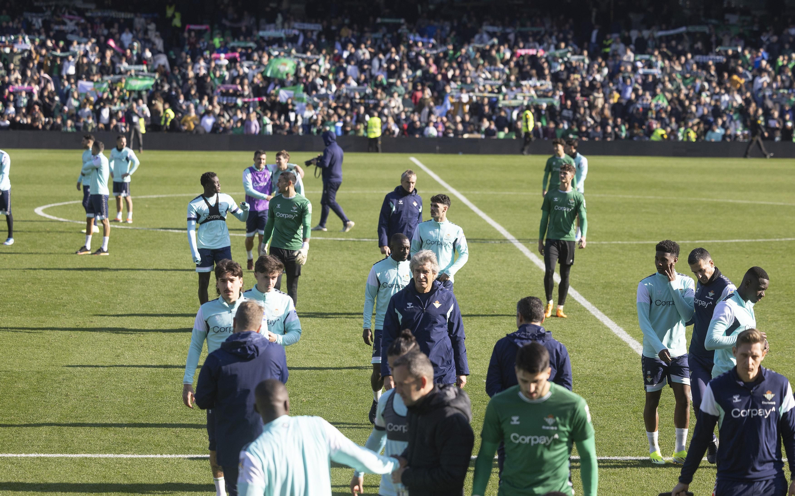 El entrenamiento del Betis a puerta abierta, todas las fotos