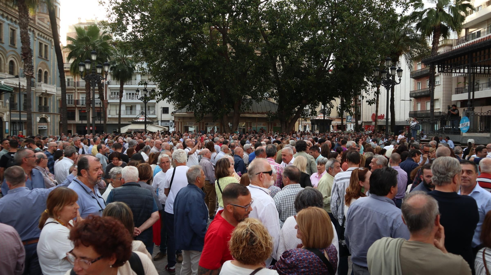 Imágenes de la concentración por las infraestructuras para Huelva