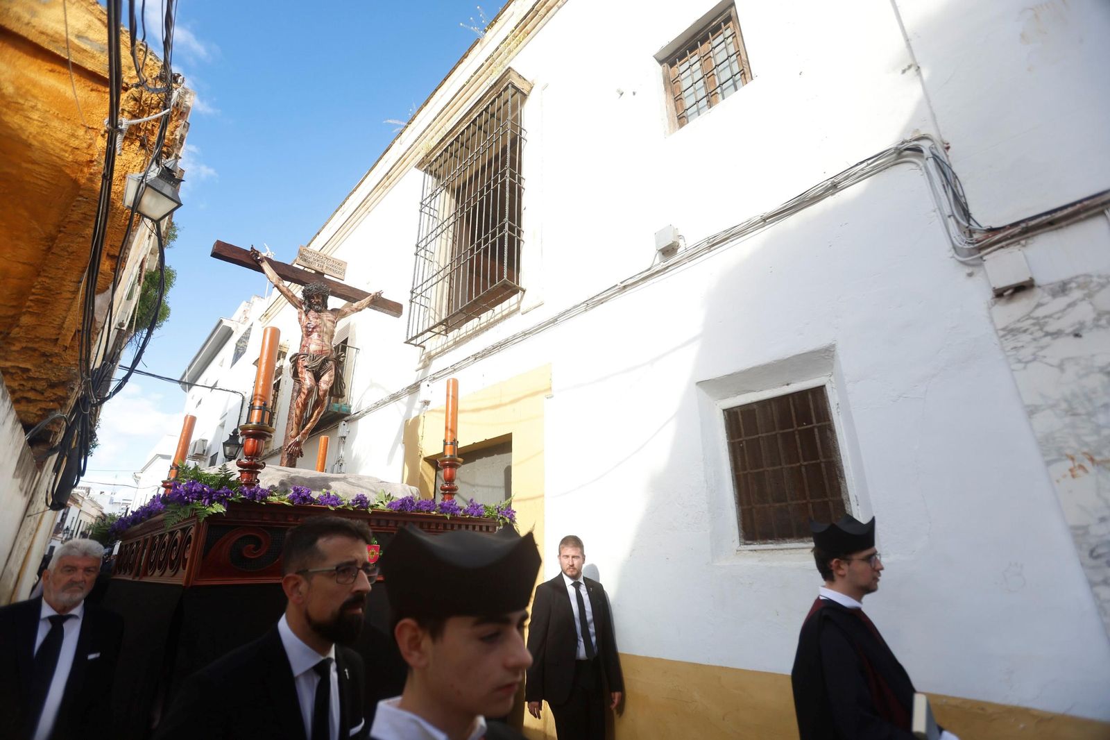 La procesión de la Universitaria en este Martes Santo de Córdoba, en imágenes