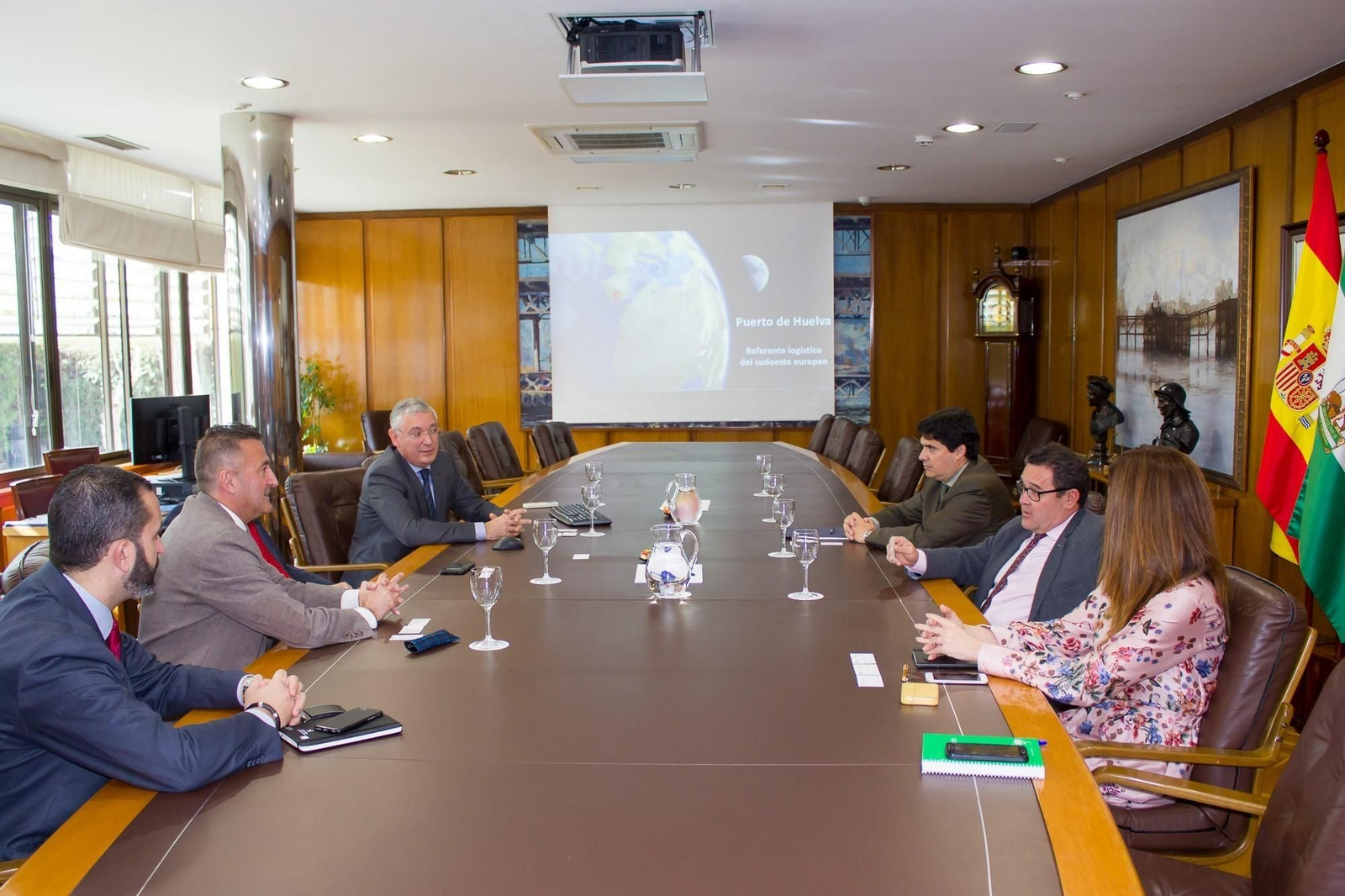 Reunión mantenida ayer en la Autoridad Portuaria onubense.