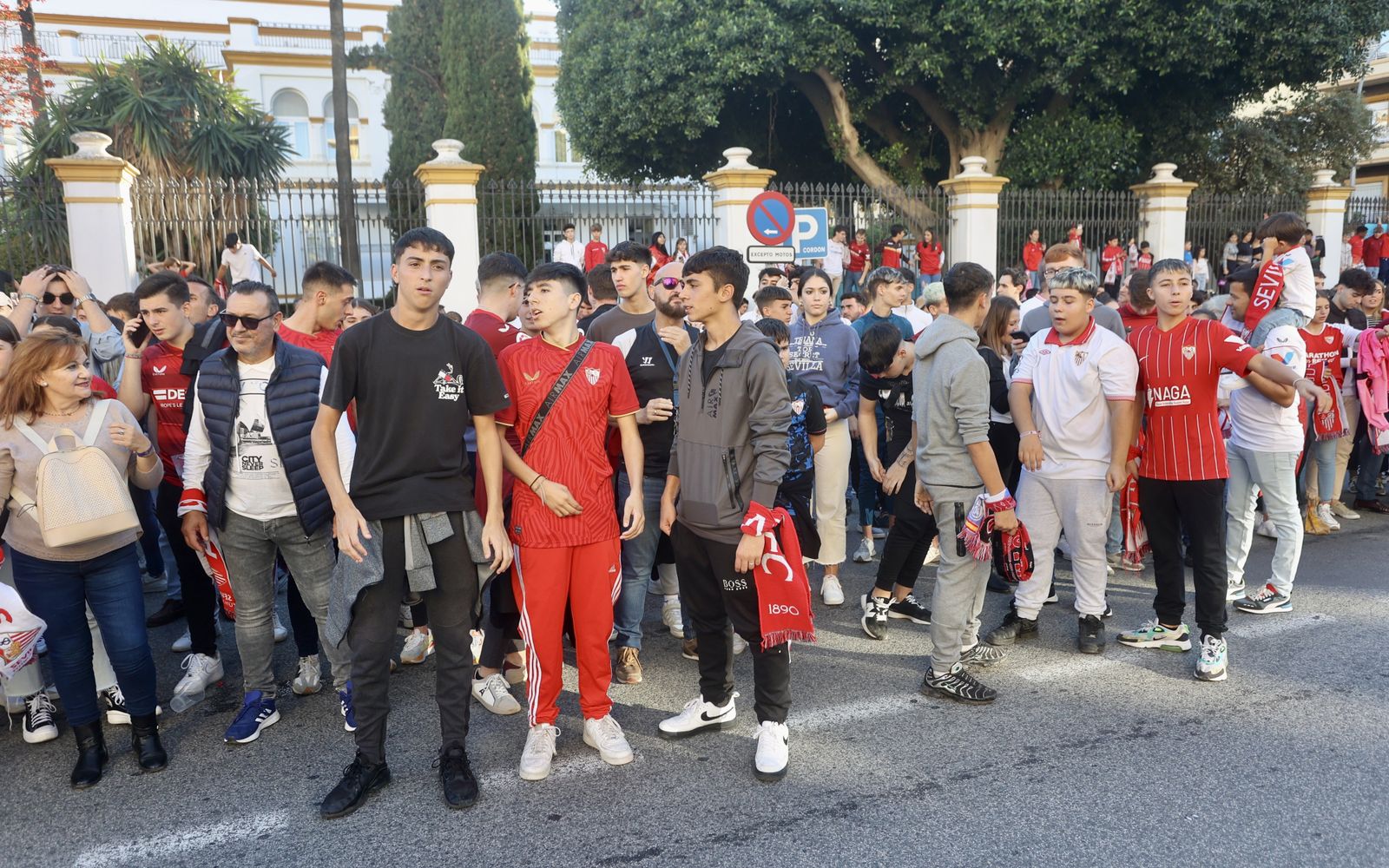 Llegada del Sevilla al Pizjuán