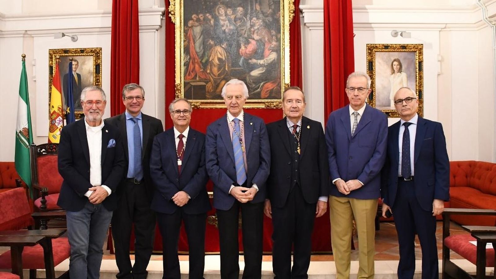 Los ponentes en la tertulia en la sede de la RAMSE, con su presidente, el doctor Carlos A. Infantes Alcón, en el centro.