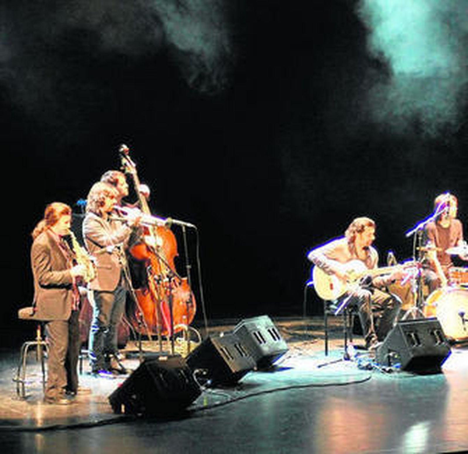 Jorge Pardo acompañado de sus músicos en el Maestro Padilla.