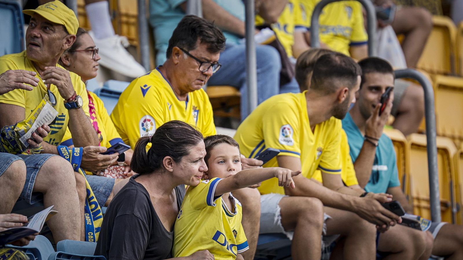 Búscate entre las fotos del partido de fútbol Cádiz CF - CD Tenerife de la Liga Hypermotion