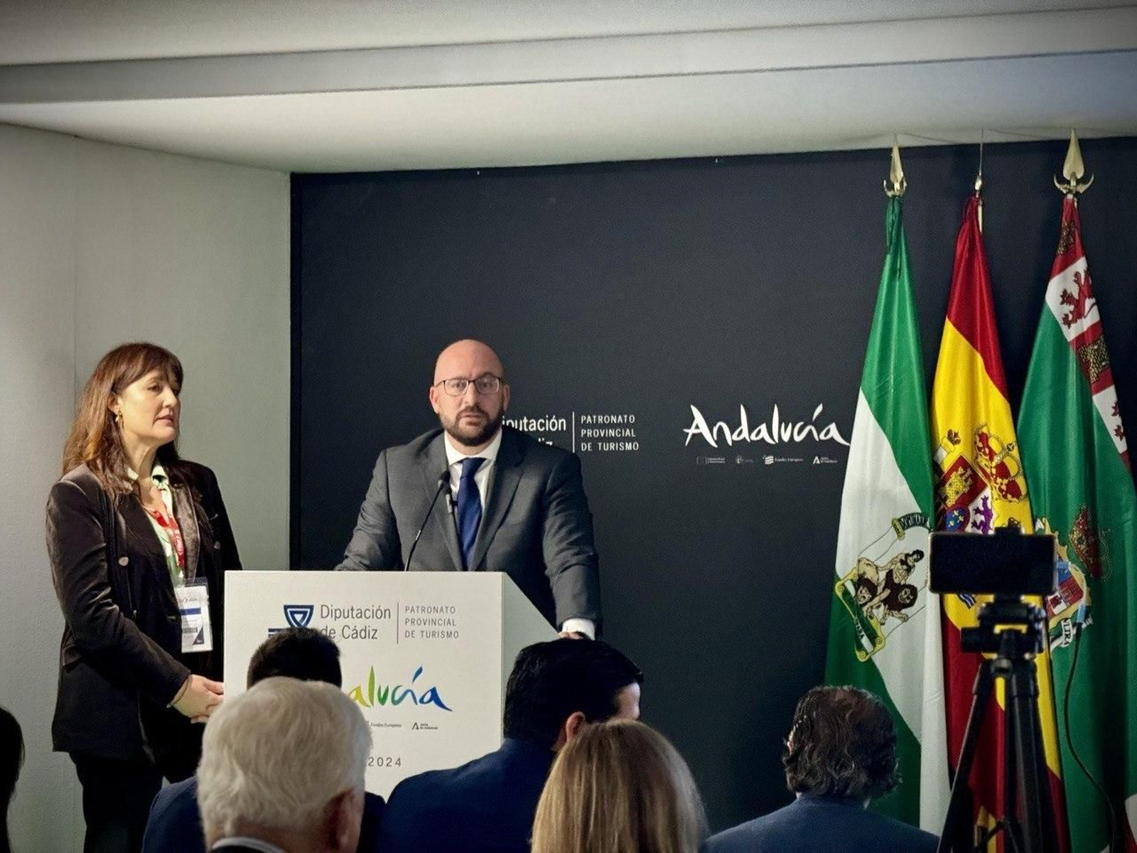 El alcalde y la edil de Turismo, en Fitur.