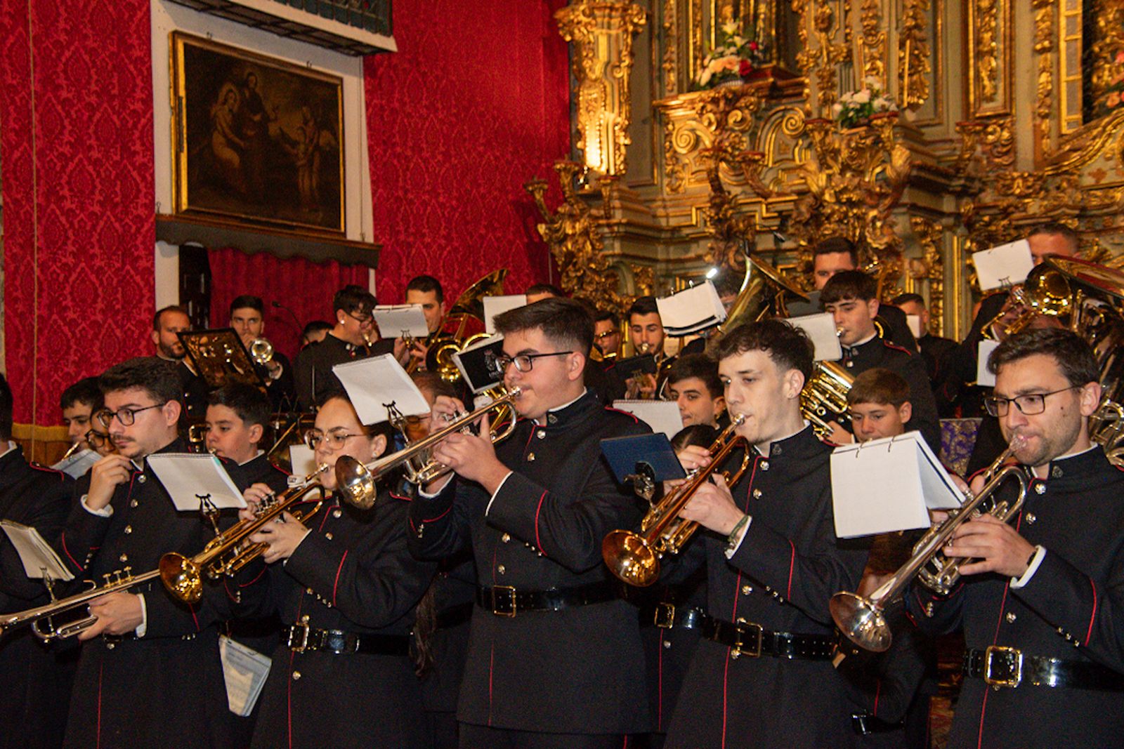 Las ofrendas a las vírgenes de las cofradías de Montilla por el Viernes de Dolores, en imágenes