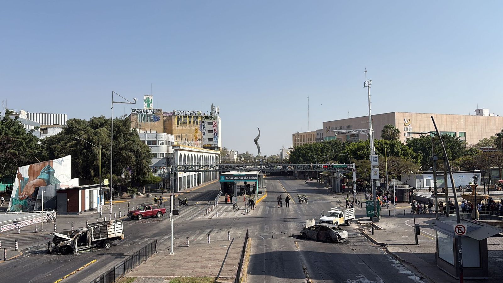 Coches incenciados en Jalisco en respuesta a la muerte del narco El Mencho.