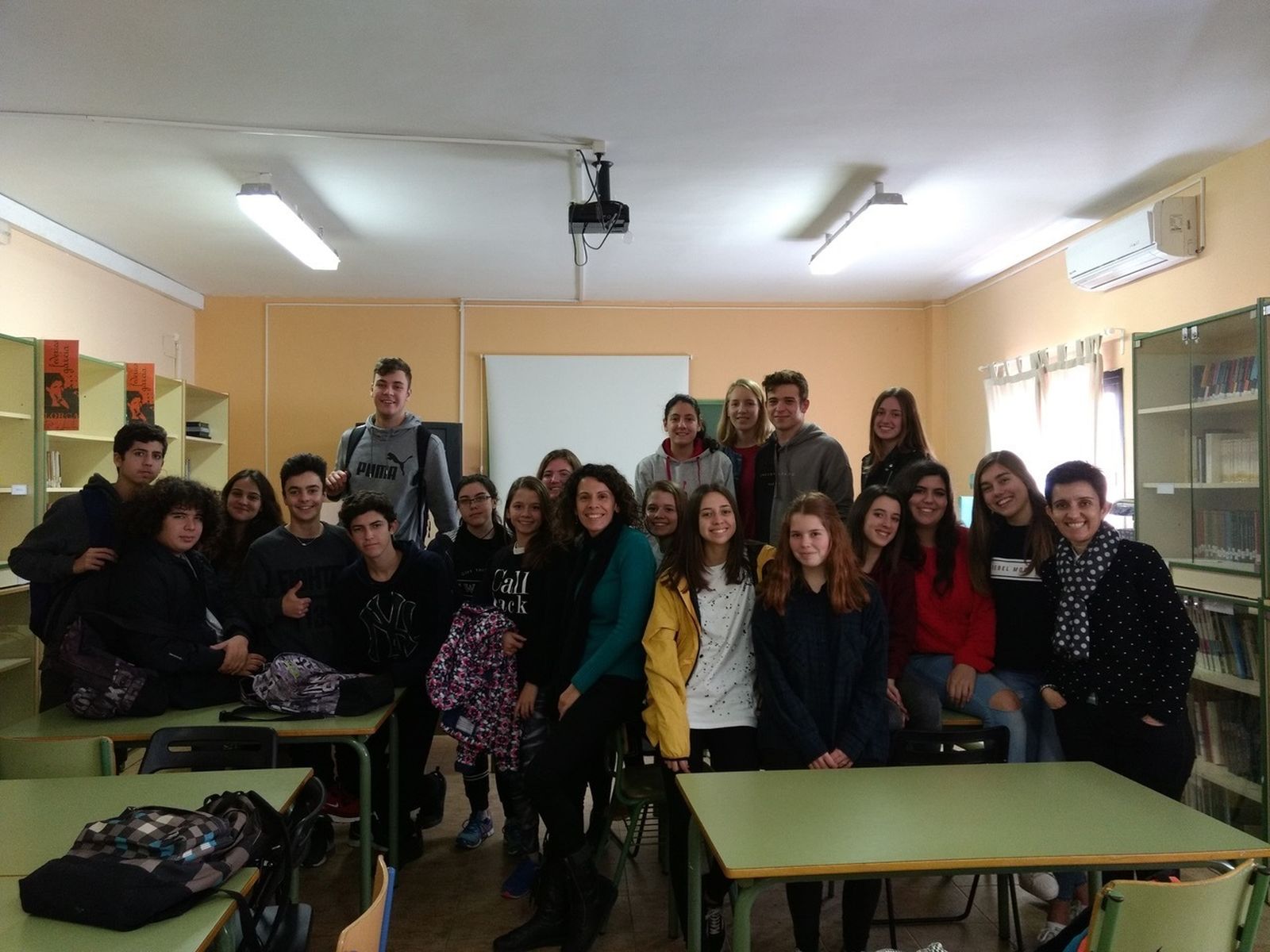 Alumnos participantes en el proyecto durante un taller de emprendimiento.