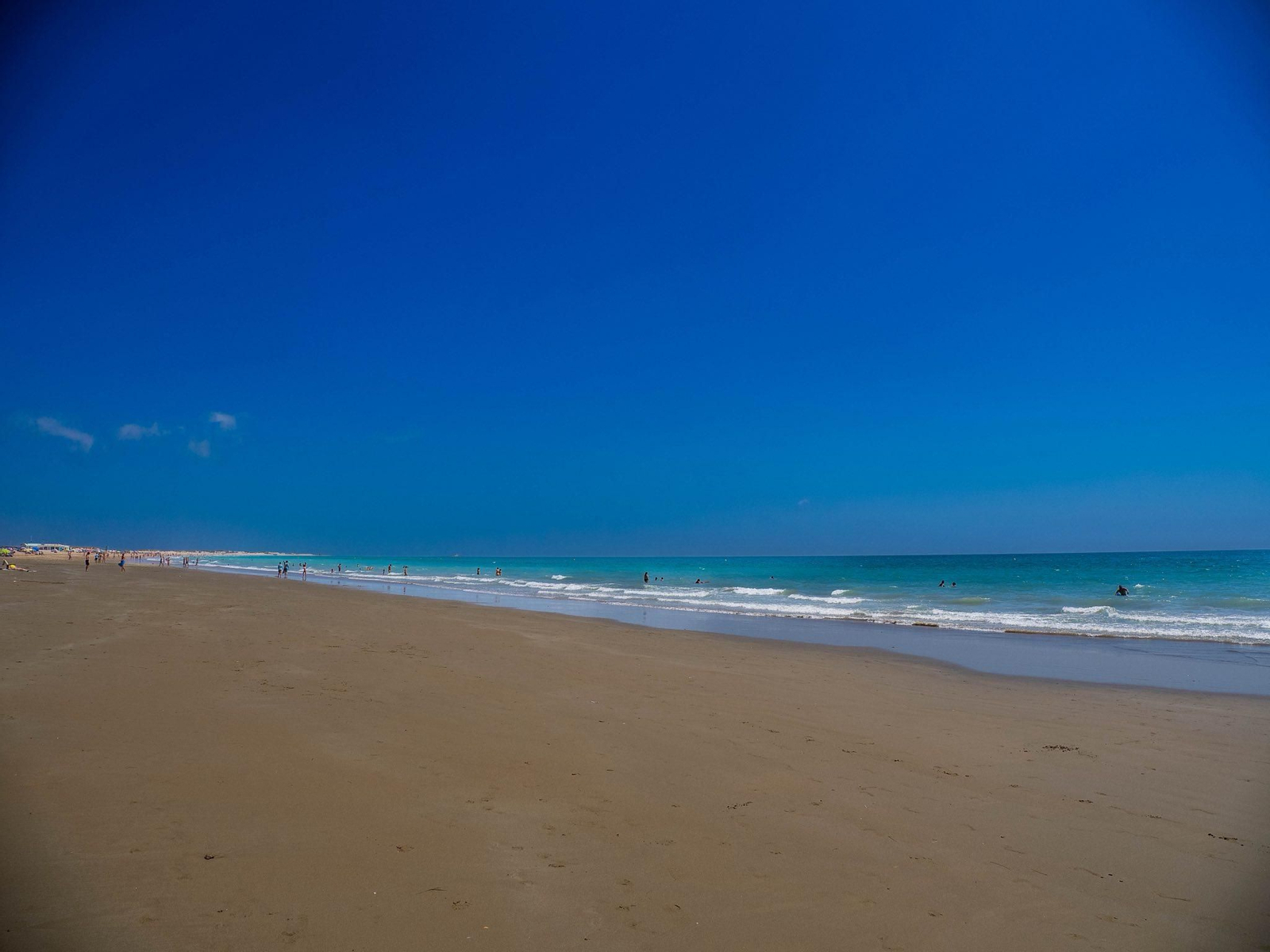 La playa de Camposoto, este fin de semana tras la terminación de los trabajos para el aporte de arena, en San Fernando La playa de Camposoto, este fin de semana tras la terminación de los trabajos para el aporte de arena, en San Fernando