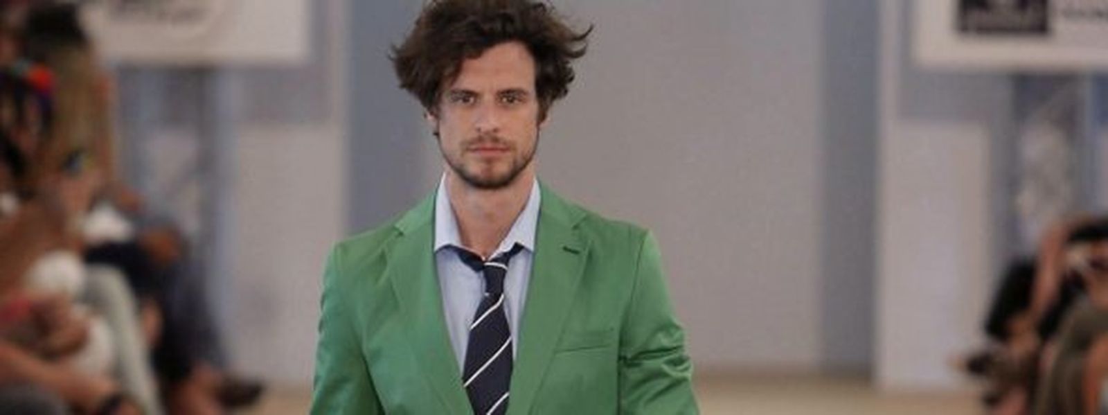 Modelo luce las creaciones de la firma "El Ganso" durante la segunda jornada de MFSHOW  Men. EFE/Maialen López