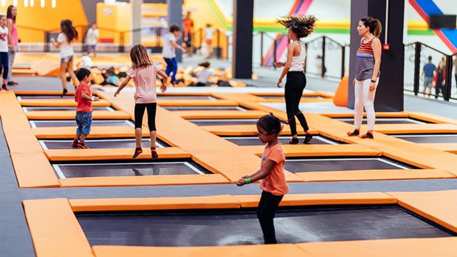 Camas elásticas del Urban Planet de Sagunto.