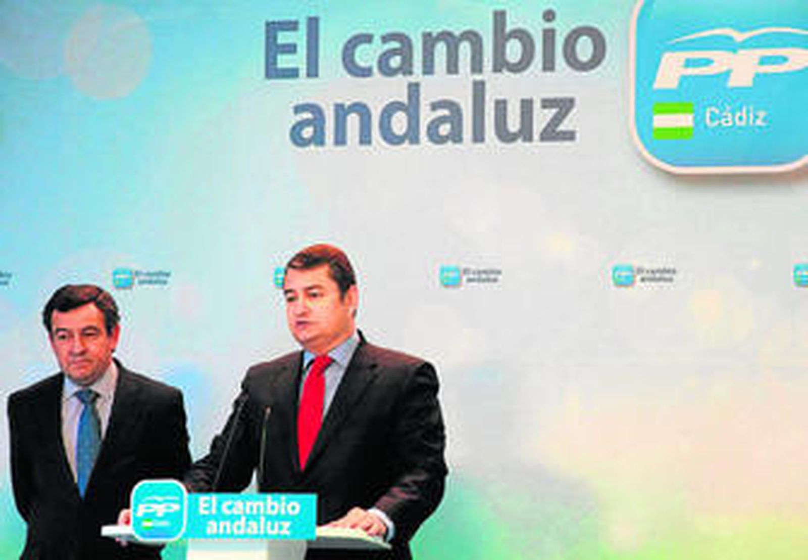 José Loaiza (izquierda) y Antonio Sanz, ayer durante la presentación de su propuesta contra el paro juvenil.