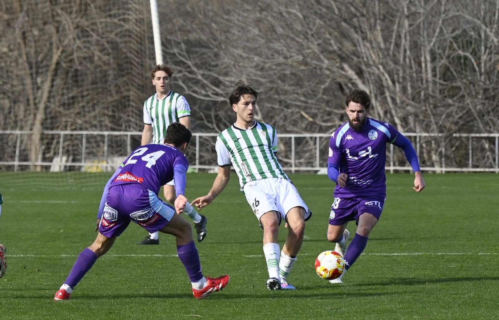 Las mejores fotos de la victoria del Ciudad de Lucena en el derbi provincial ante el Córdoba B
