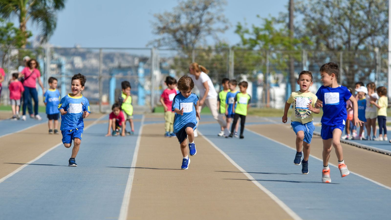 Final de los Juegos Municipales de Atletismo de Algeciras para categorías sub-8 y sub-10
