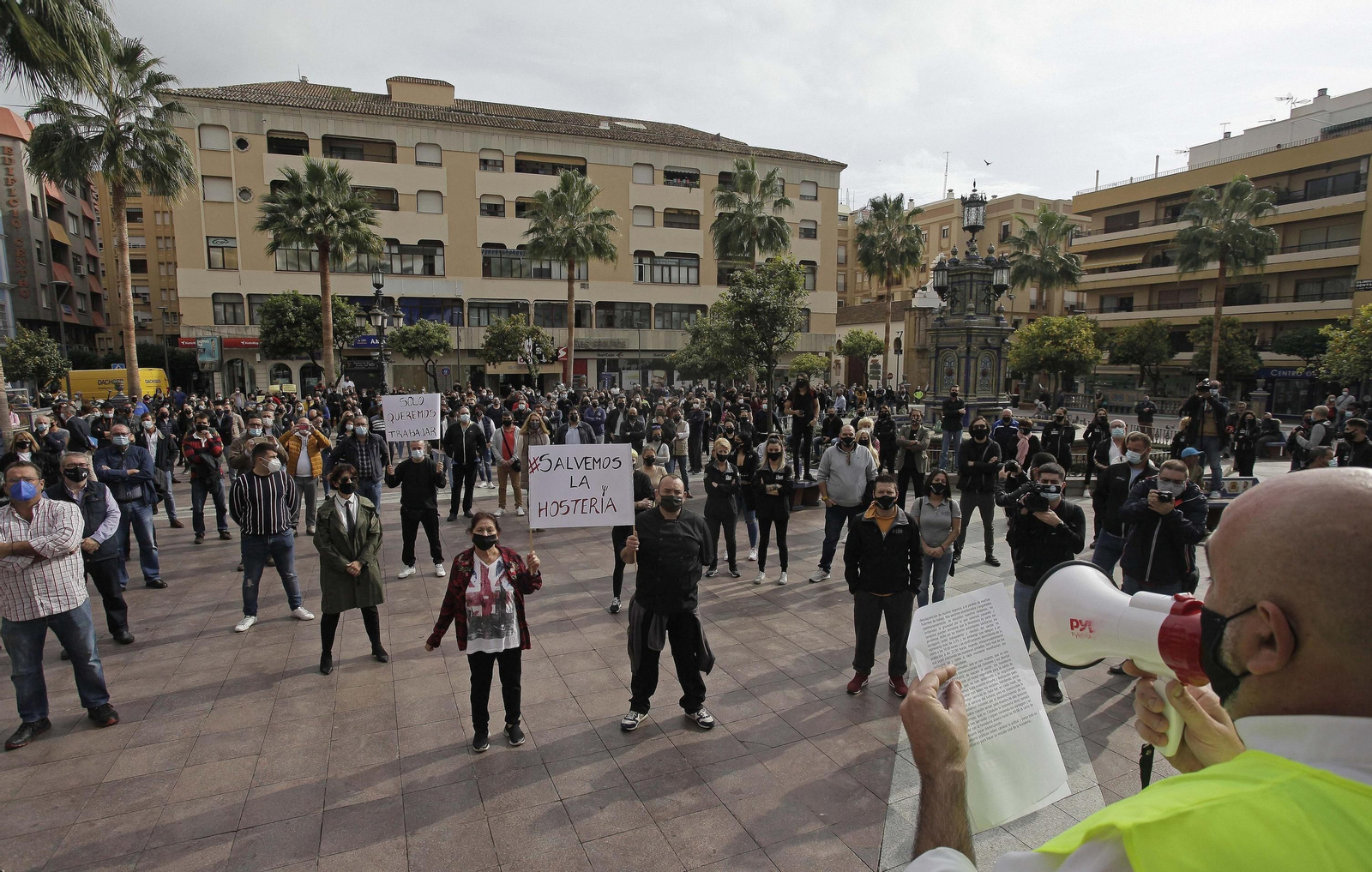 La lectura del manifiesto en defensa de la hostelería, en la Plaza Alta.