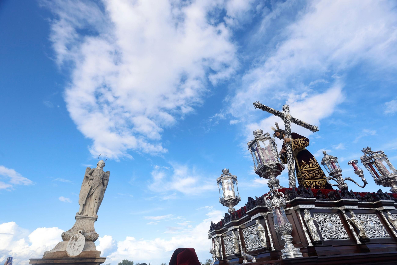 La procesión de la Vera-Cruz en este Domingo de Ramos de Córdoba, en imágenes