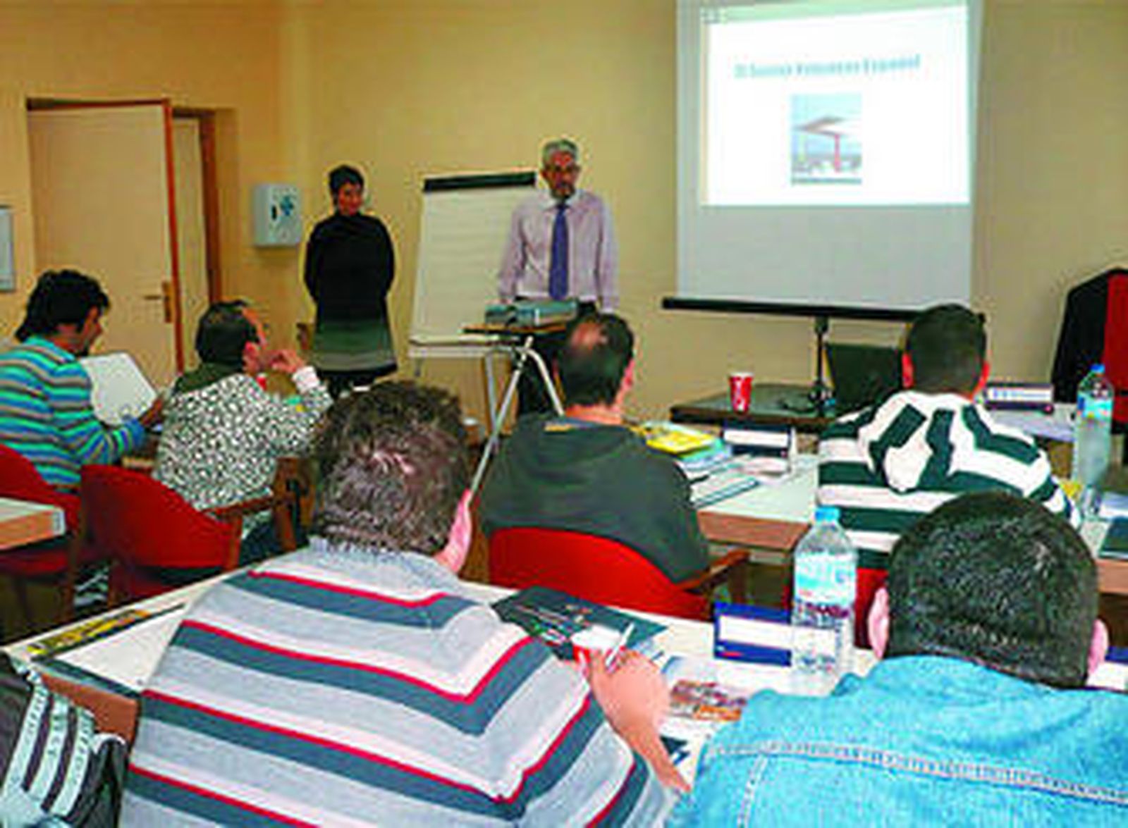 Alumnos, asistiendo al curso en las dependencias del CRMF.