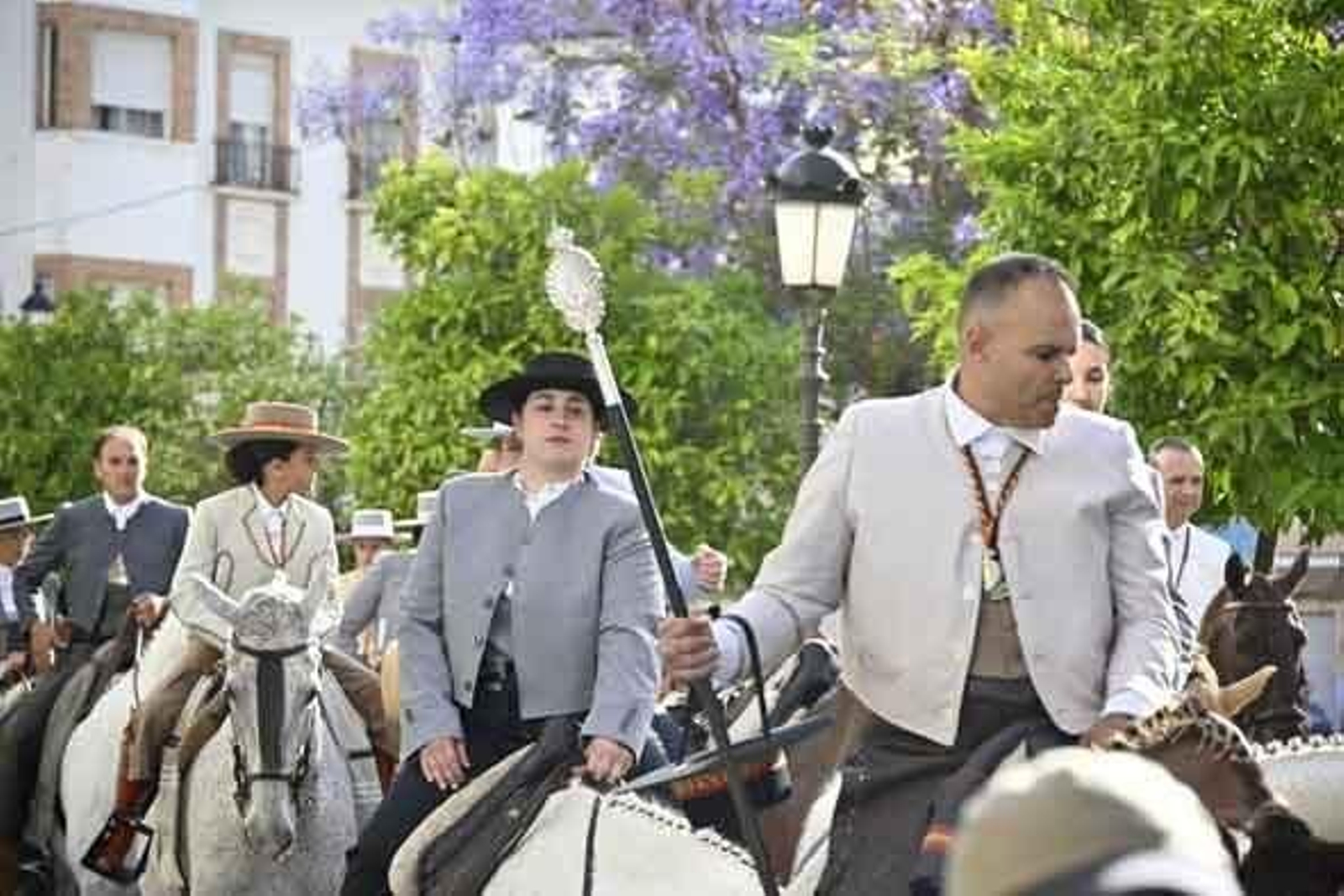 Las mejores imágenes de los peregrinos en la salida de Emigrantes