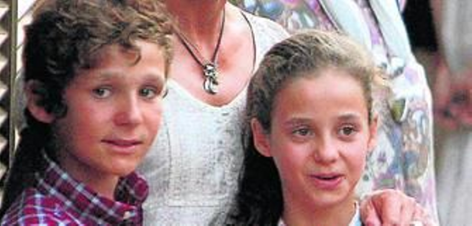 Froilán acompaña a su hermana en su vuelta al cole