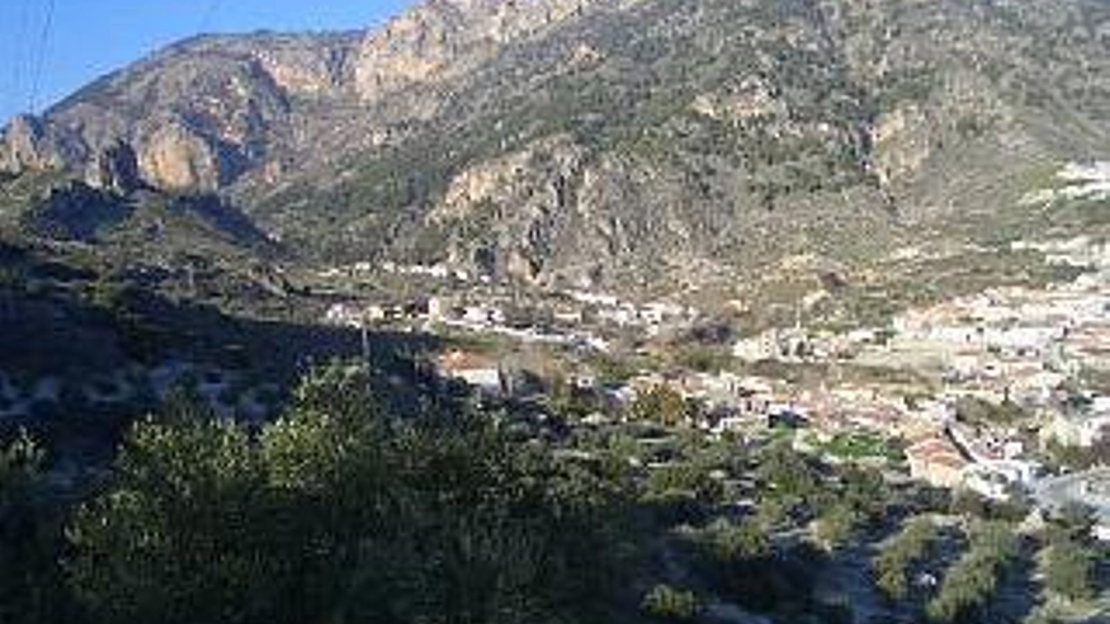 Vista de Olivares y su montaña.