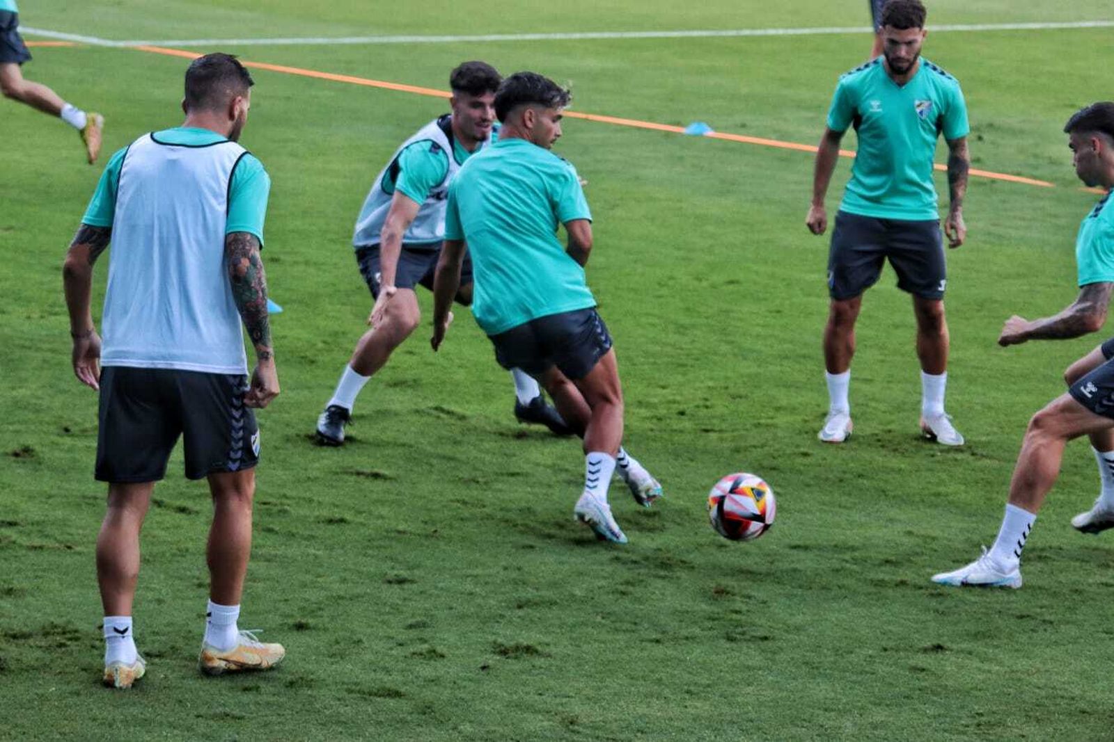 La sesión del Málaga CF antes de partir hacia Castellón, en imágenes