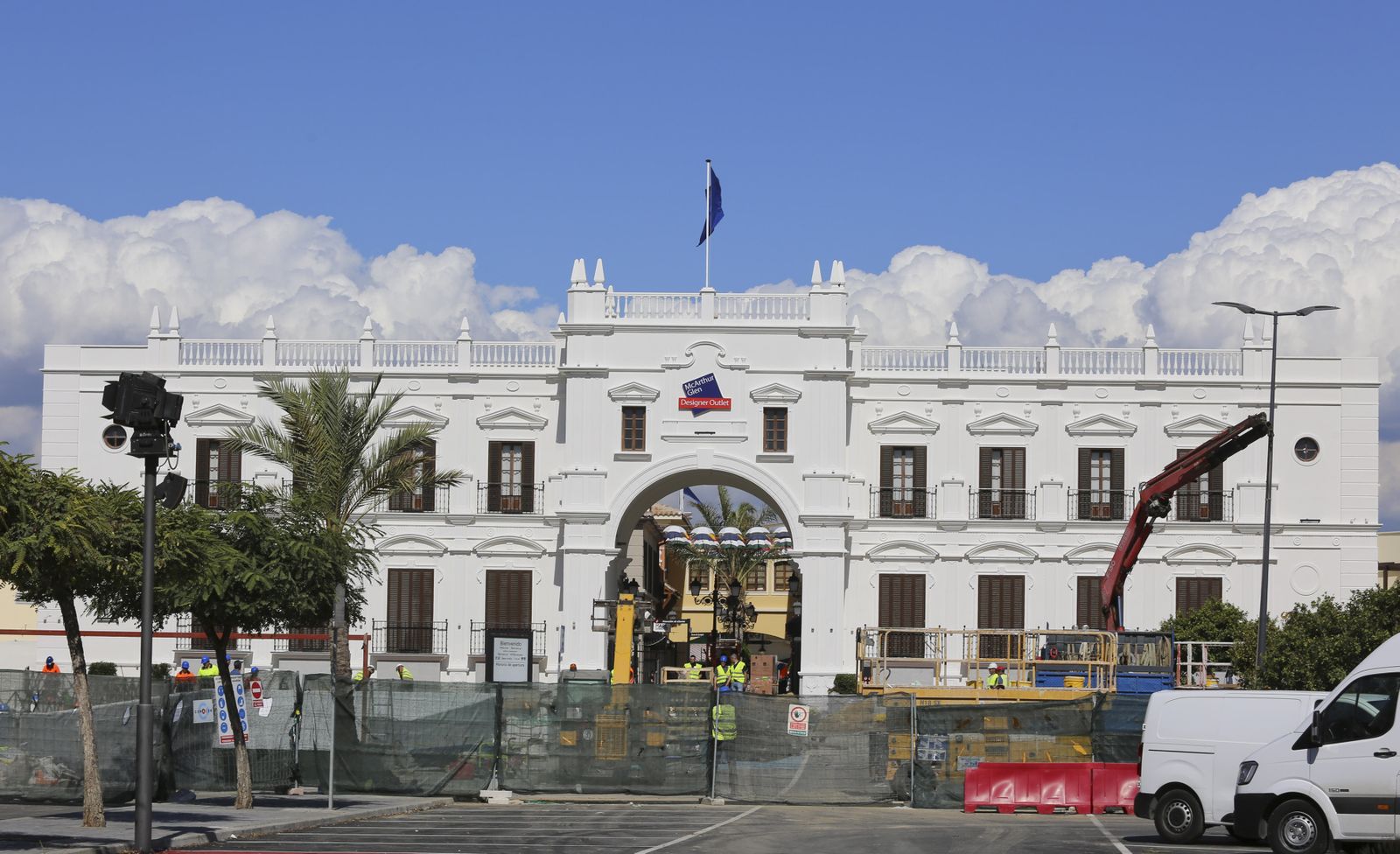 Ampliación del centro comercial Plaza Mayor.
