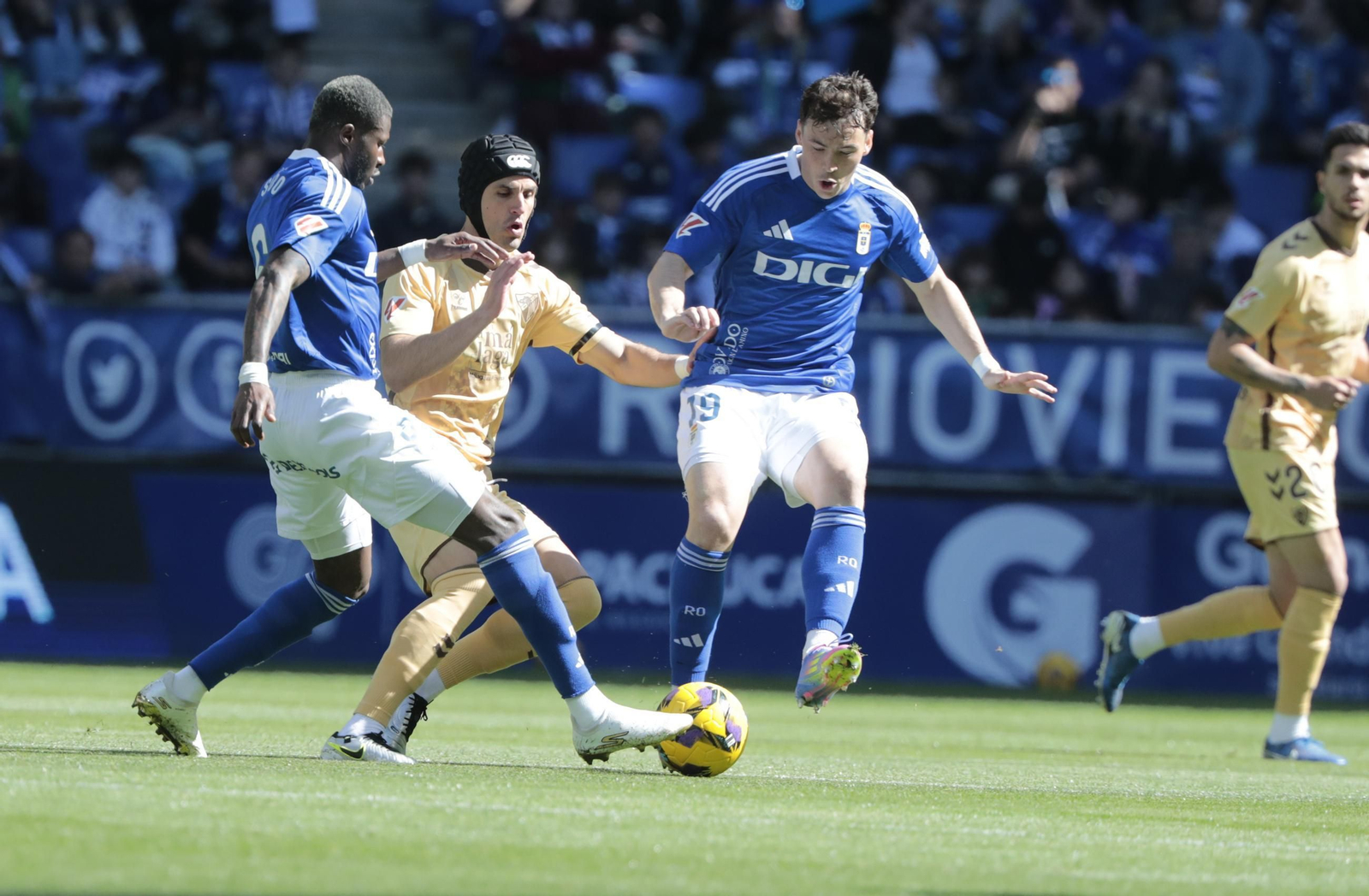 El Real Oviedo-Málaga CF, en fotos