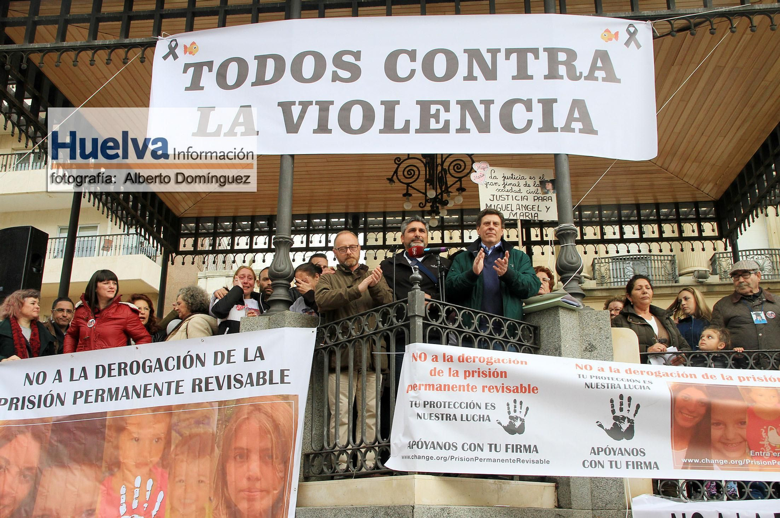 Imágenes de la manifestación contra la derogación de la prisión permanente revisable celebrada en Huelva