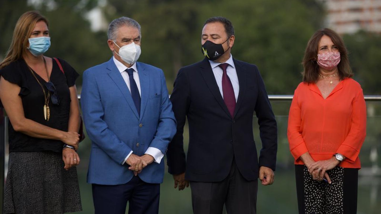 Ana García ( directora general de calidad en el Turismo), Manuel Muñoz (secretario general de Turismo), Ricardo Sánchez (delegado del Gobierno de la Junta en Sevilla) y Esther Molina (gerente de Suncruise), en el acto de este lunes en el Acuario.
