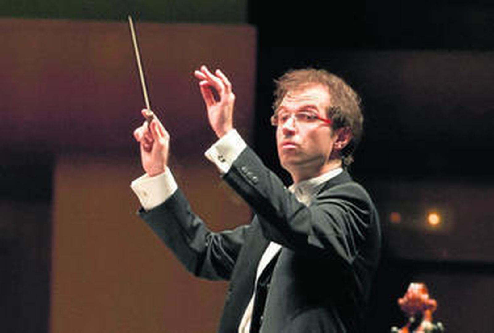 El director Santiago Serrate se pone de nuevo esta noche al frente de la Sinfónica.