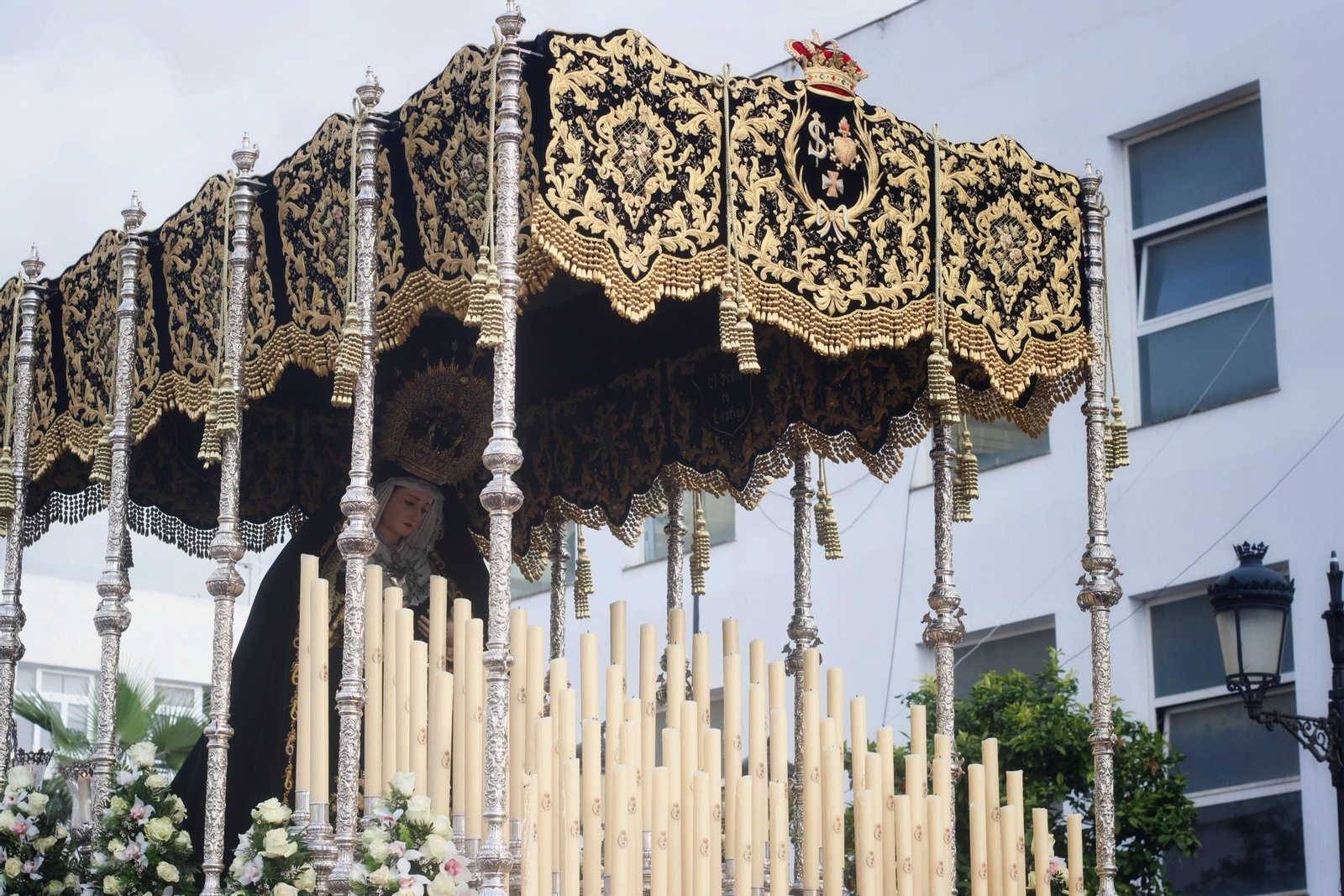 Las imágenes de la salida del Medinaceli en la Semana Santa de Chiclana 2025