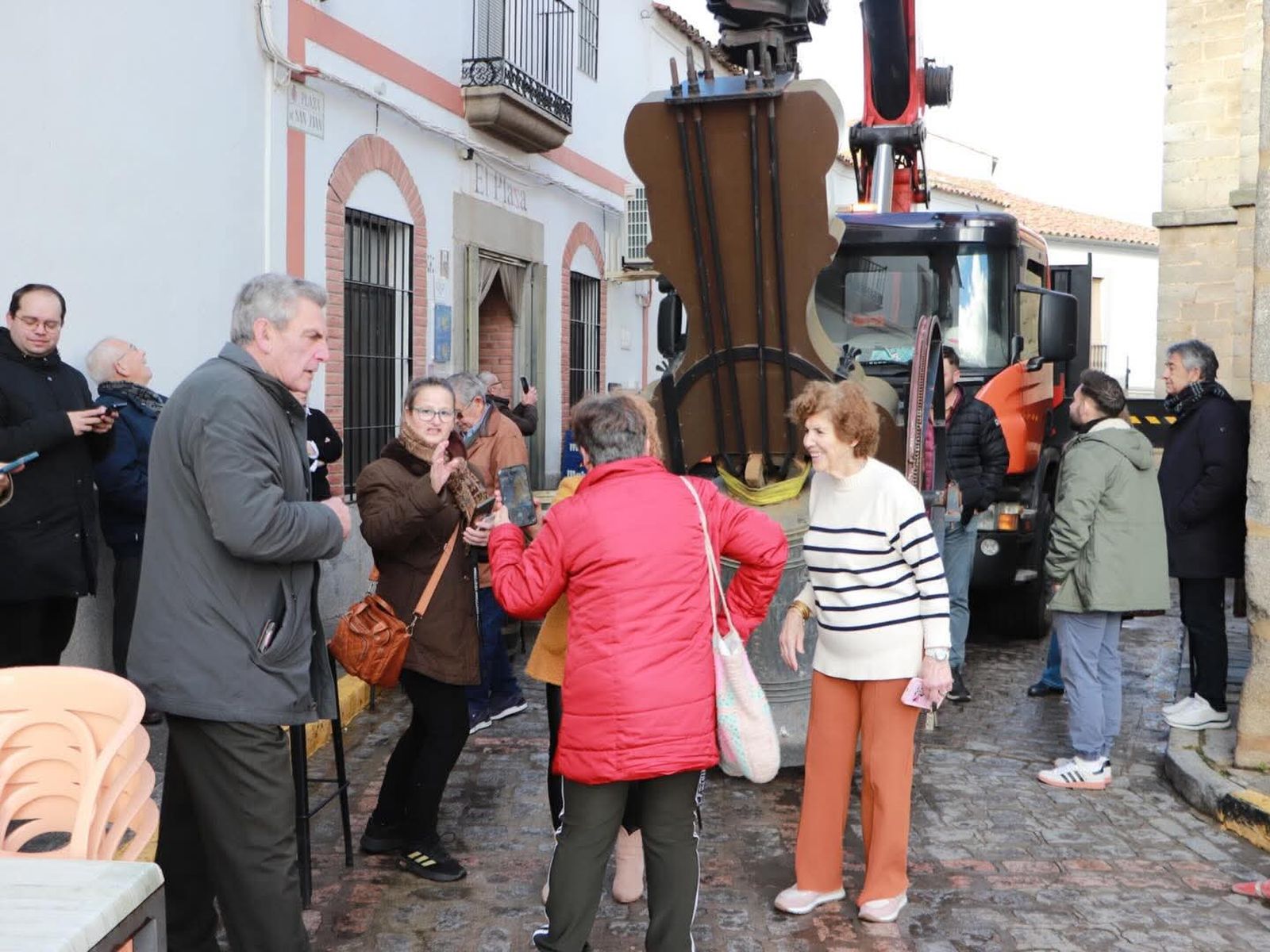 Retirada una campaña de la Catedral de la Sierra de Hinojosa del Duque para su restauración