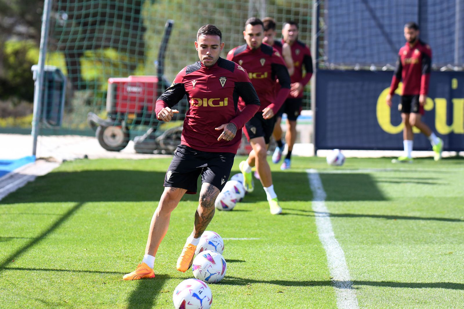 Sesión de ejercicios de la plantilla que encabeza Roger.