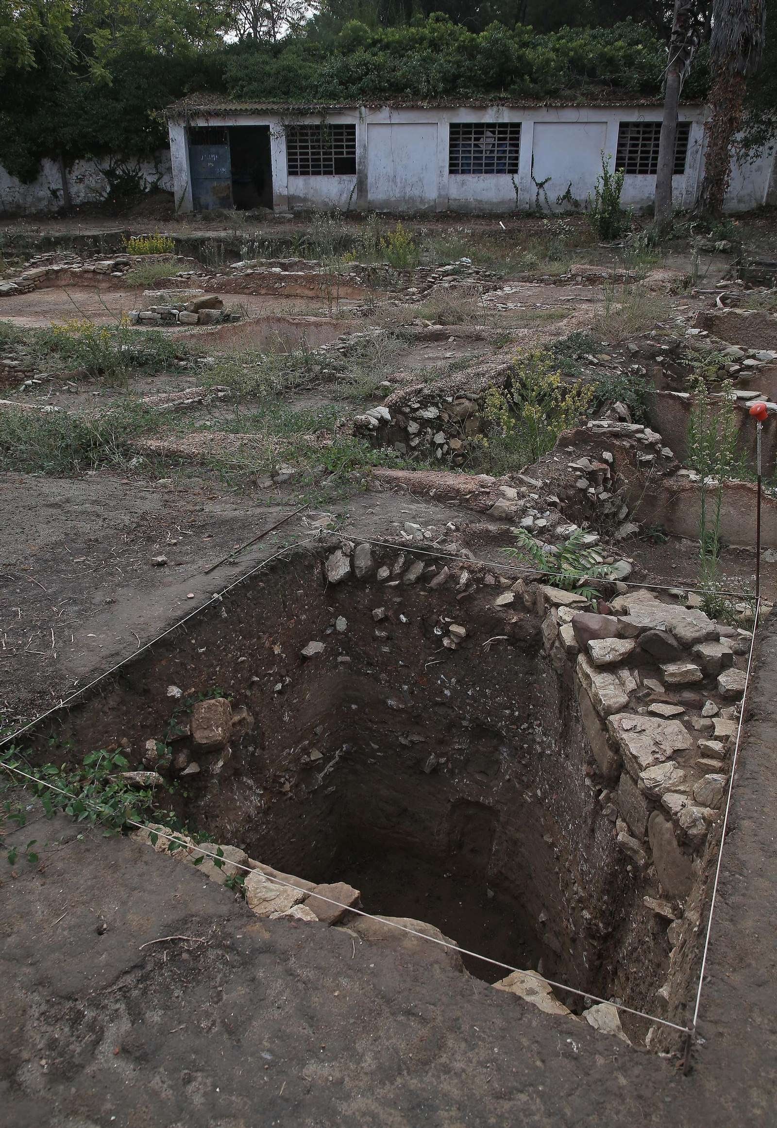 Fotos de las obras en el centro de interpretación 'Paco de Lucía' y en la fábrica de salazón de Algeciras