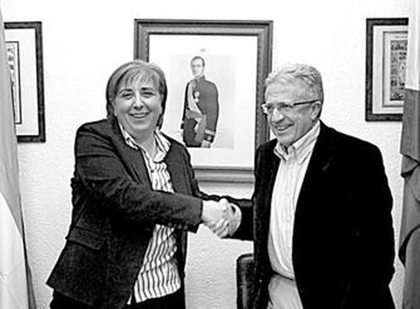 La alcaldesa de Antas junto al delegado Manuel Lucas.