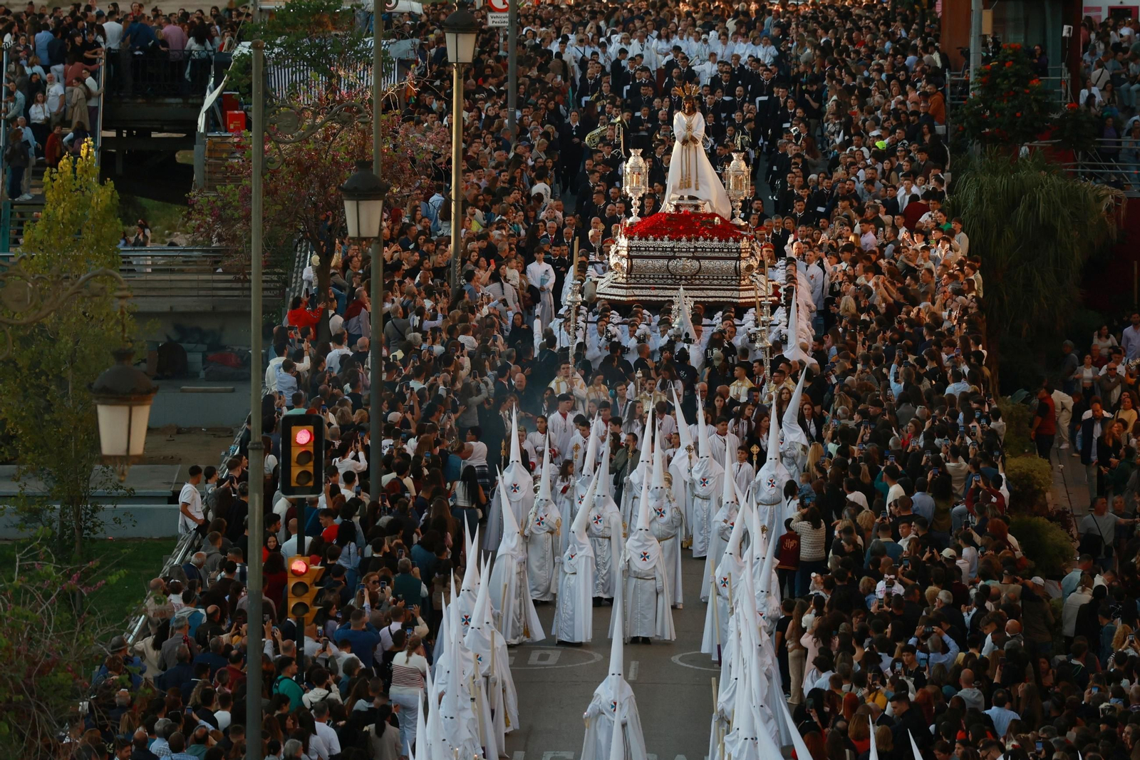 El Cautivo, en su procesión del Lunes Santo en Málaga, en fotos