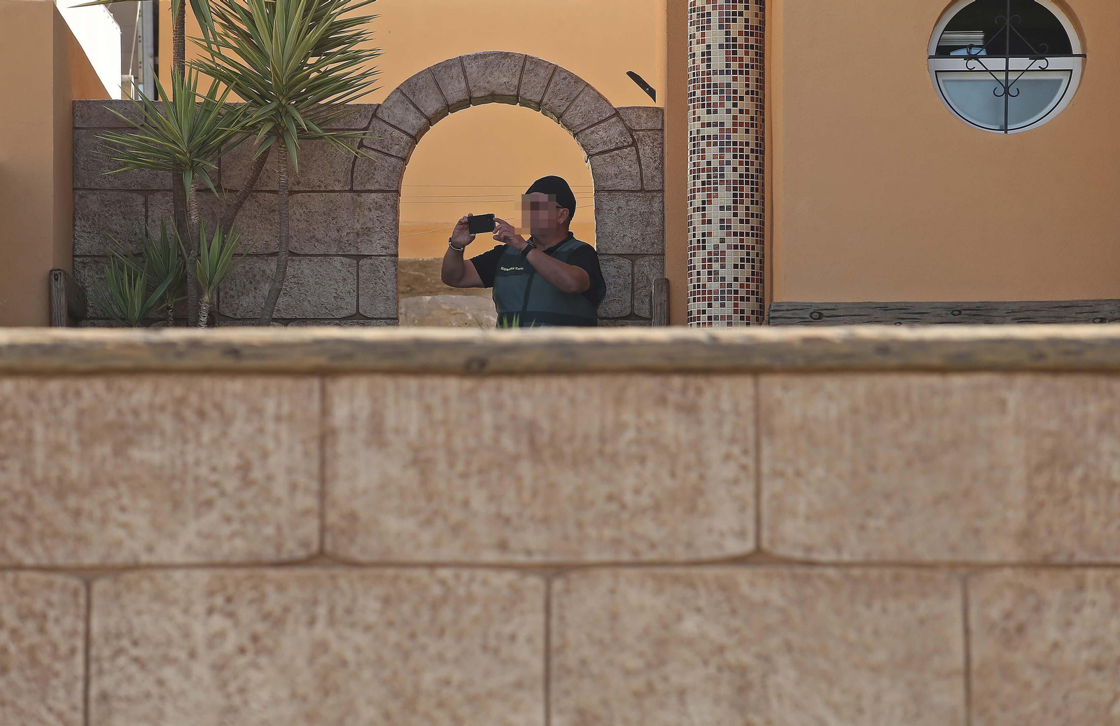 Fotos del registro de la Guardia Civil en Santa Margarita en La Línea