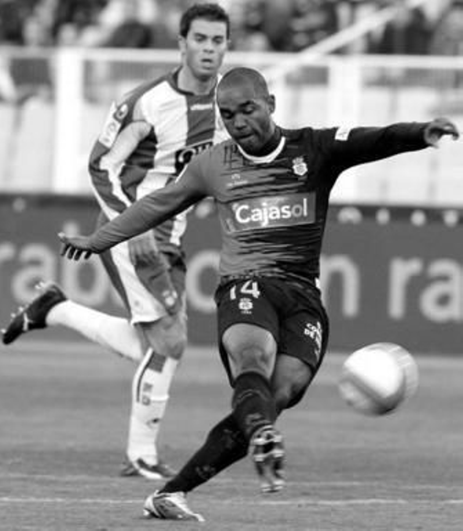 Sinama chuta a puerta en el encuentro frente al Espanyol.