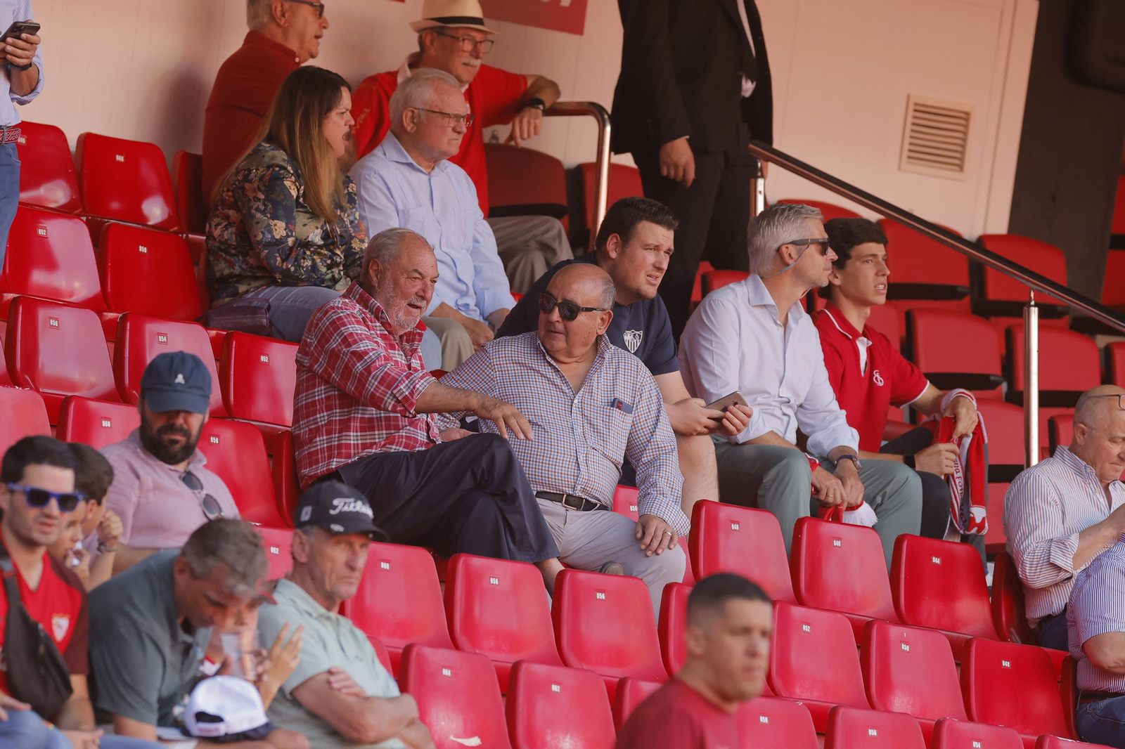 Búscate en las fotos del Sevilla-Español