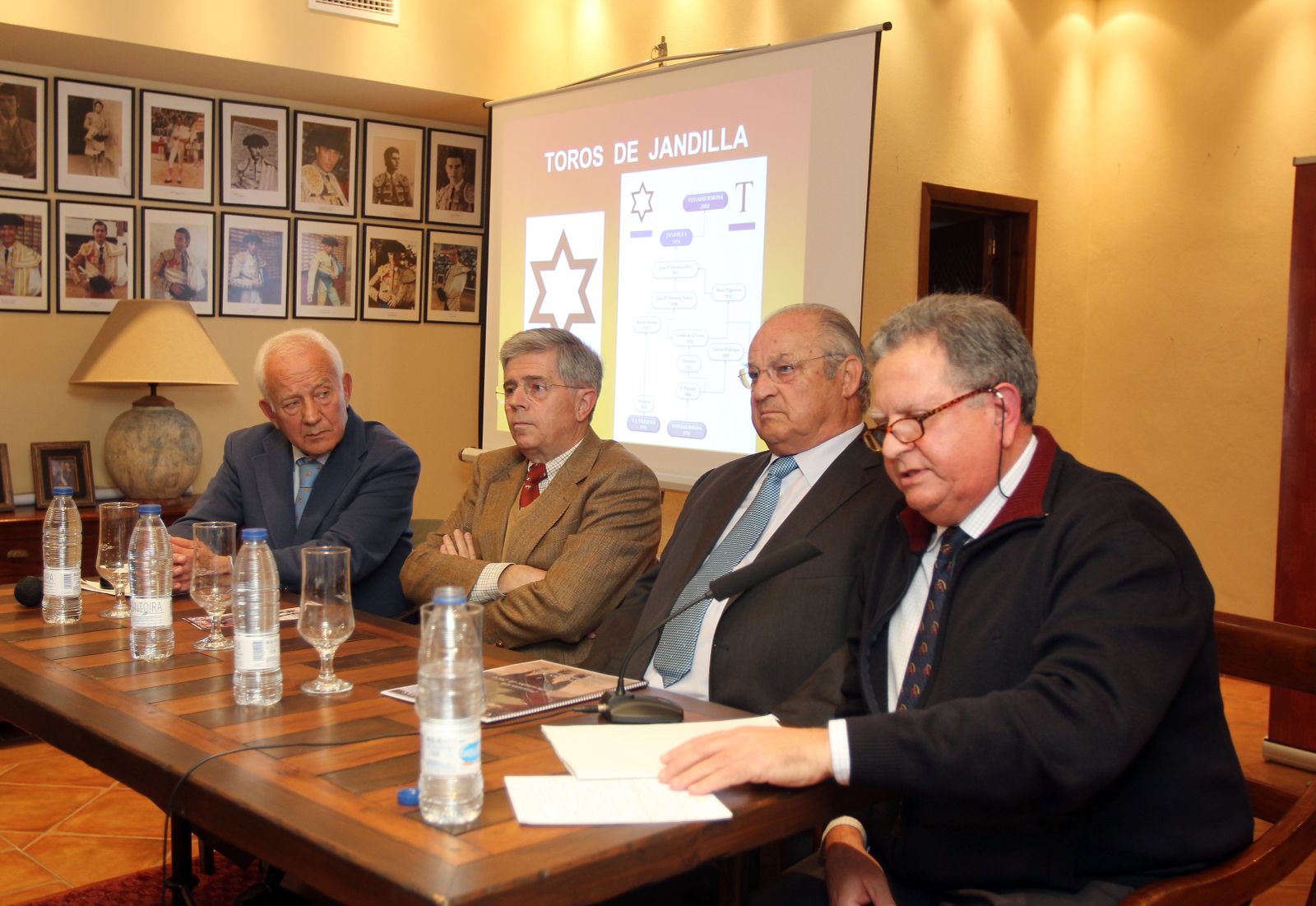 Invitado al programa Los Fundamentos del Toro, en 2015 en Córdoba, junto al torero José María Montilla.