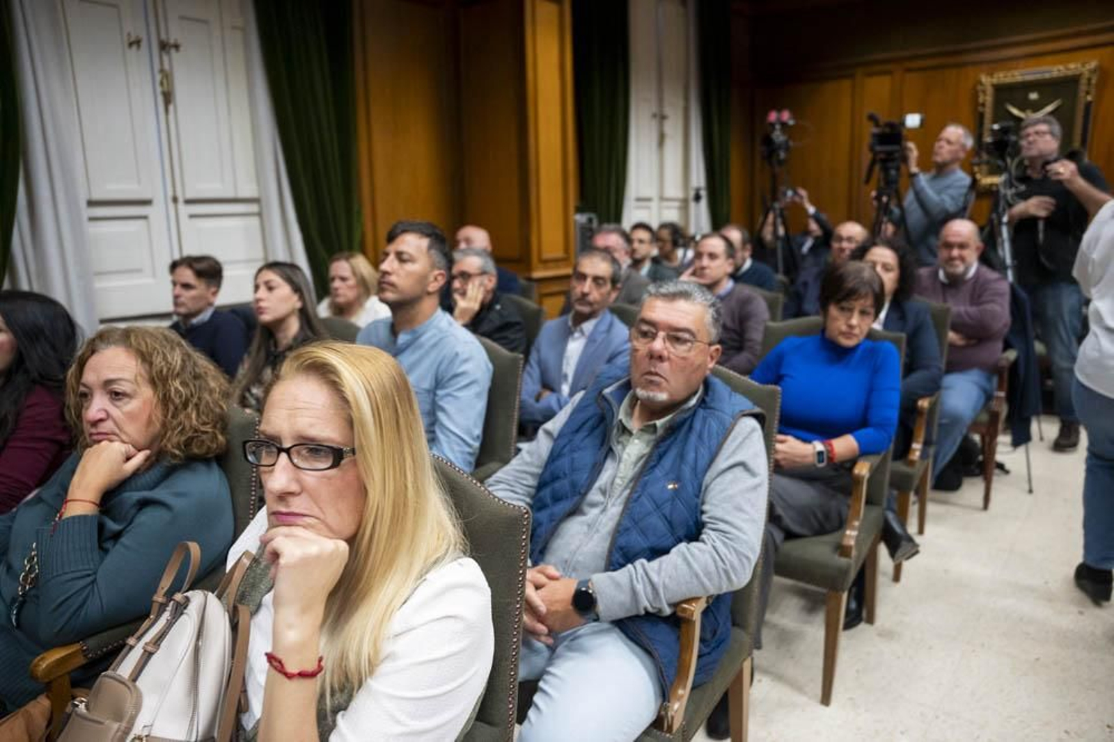 Las imágenes del primer pleno en Diputación sin Javier Aureliano García