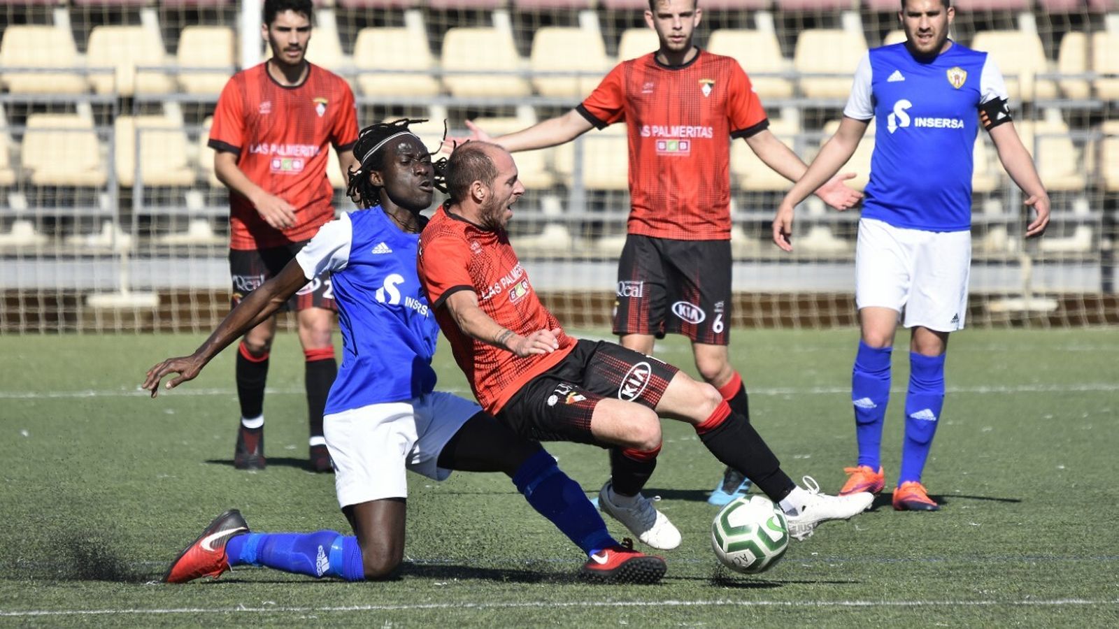 Una jugada del partido Ayamonte Riotinto.